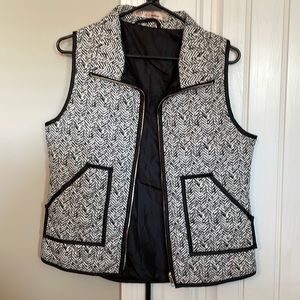 E2CLOTHING NWOT MED BLK/GRAY/WH